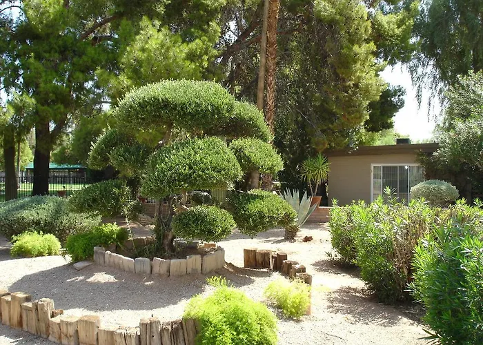 3 star hotels Smoketree Resort And Bungalows