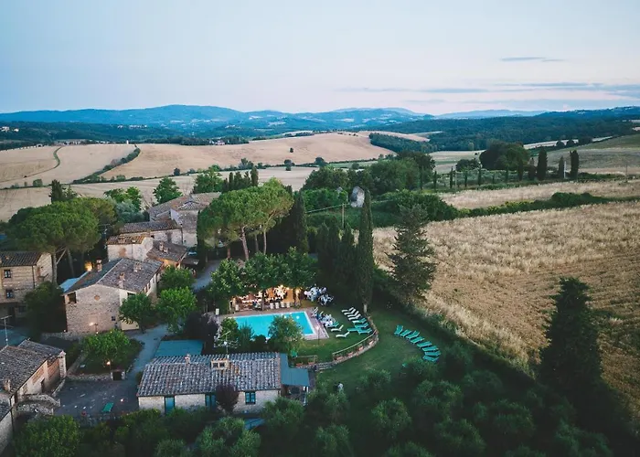 Villa con piscina: Borgo Santinovo