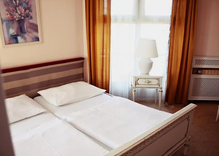 Hotel met zwembad: Hotel Monica