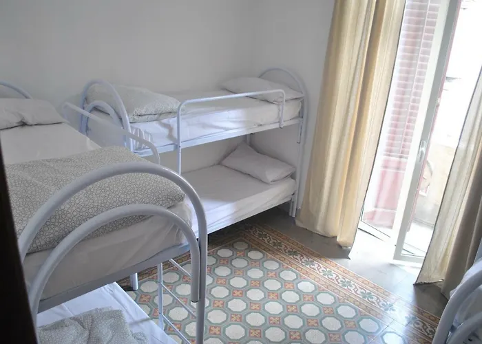 Ostello: Sunrise Hostel & Rooms