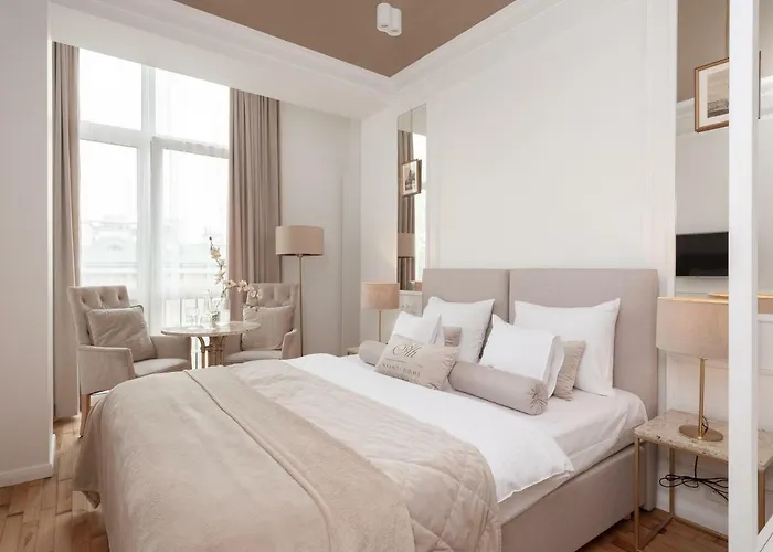 Hotels Close to Airport Avanti Home