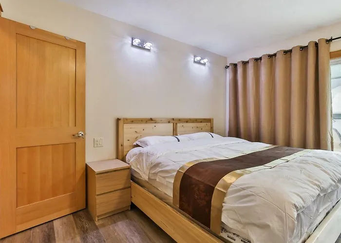 Riverfront Estate Bed&Breakfast