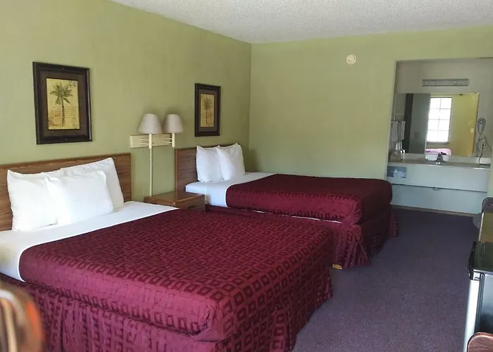 Motel: Ozark Swiss Inn