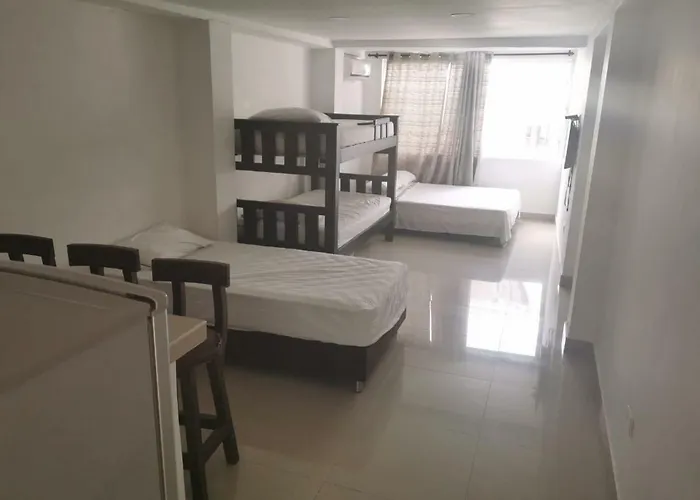 Hotel con piscina: Bull Shark Posada