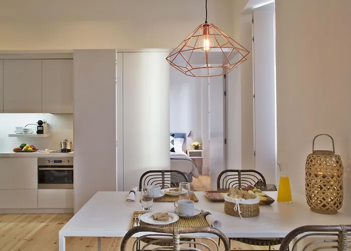 Alojamentos: Lisbon Five Stars Apartments Combro 77