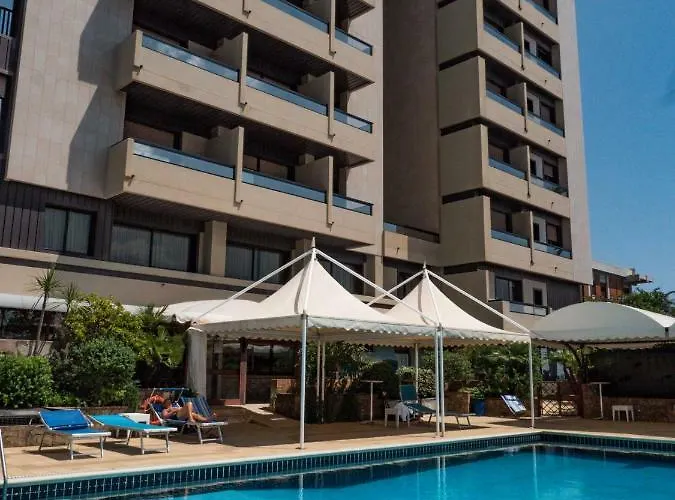 Hotel con piscina: Hotel Panorama