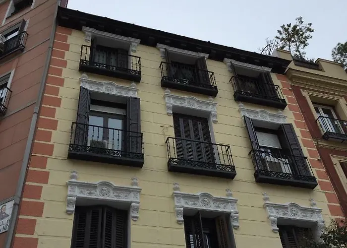 Hotel cerca del colegio: Apartments Madrid Las Letras