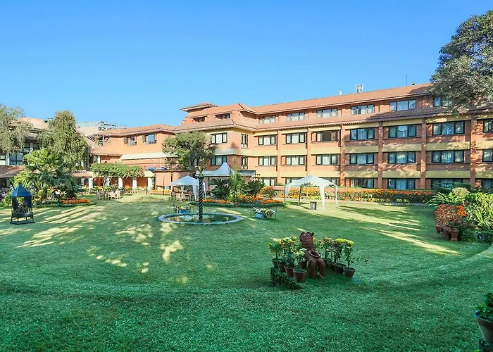 Hotel with pool: Hotel Shangri-La, Kathmandu
