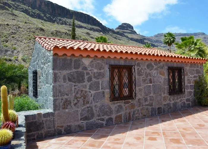 Finca Las Olivas - Unique Country House With Heated Pool