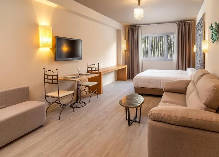 Este By QHotels