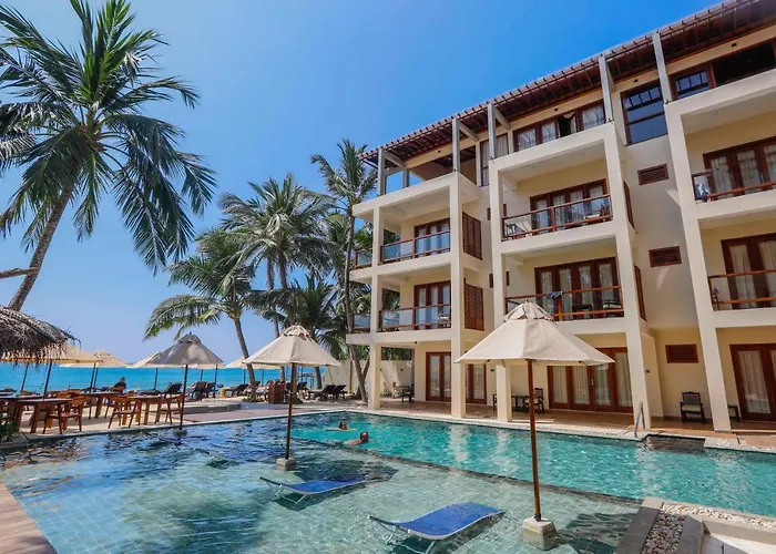 Sapphire Seas Beachfront Hotel