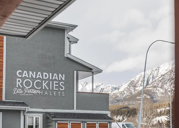 Apartment: Canadian Rockies Chalets By Trilink - 2 & 3 Bedroom Condos - Self Check-In - Walking Distance To Downtown - Free Parking - Pet-Friendly - No Ac